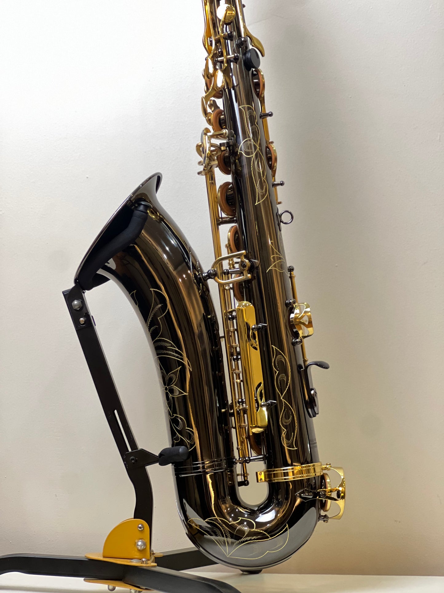 Rivera R62 Tenor Saxophone - Black & Gold Finish