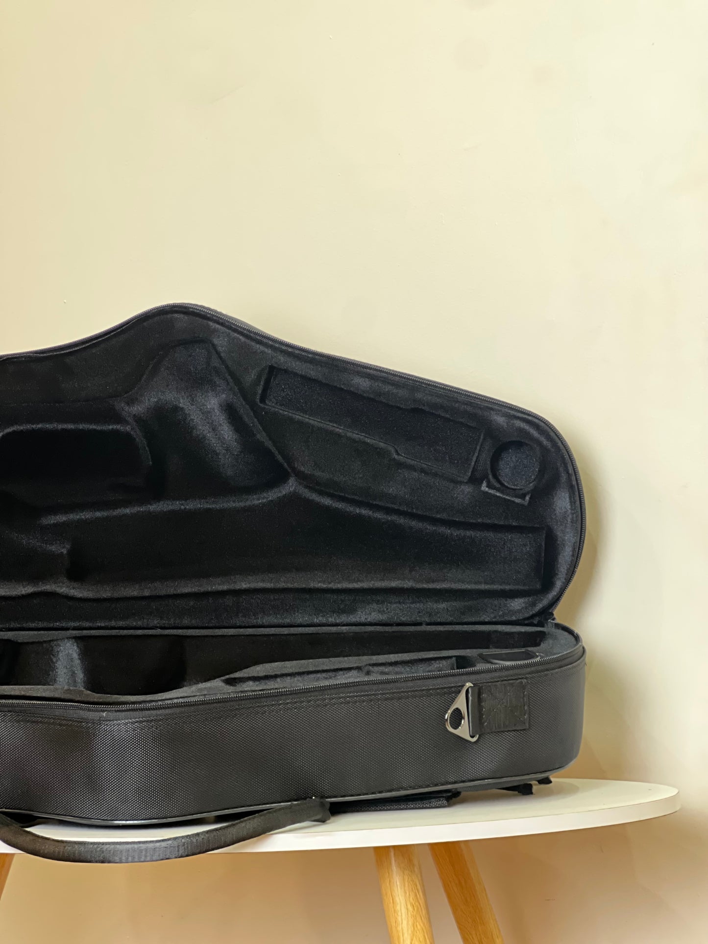 Rivera Semi-Hard Case Contoured for Alto Saxophone