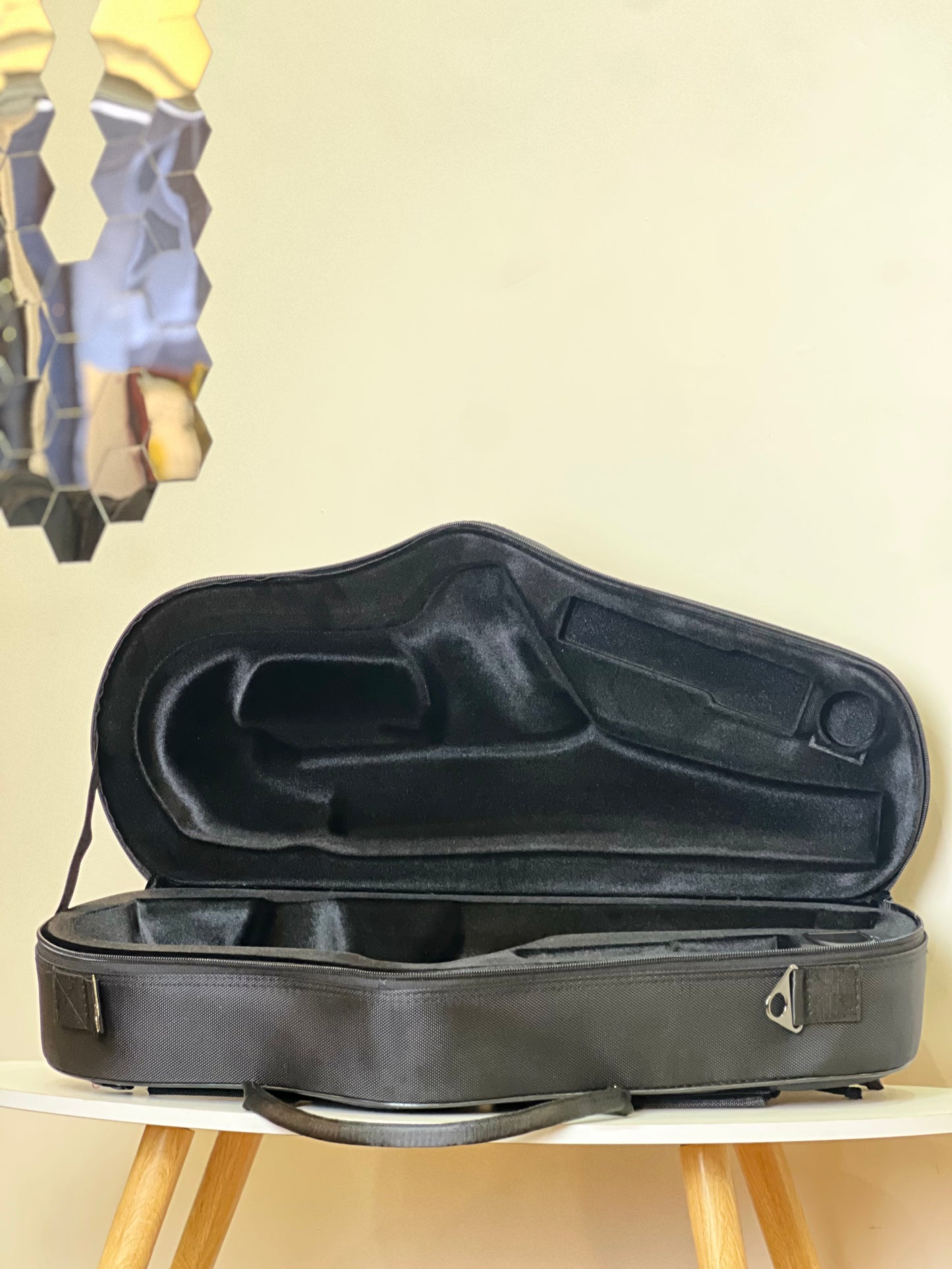 Rivera Semi-Hard Case Contoured for Alto Saxophone